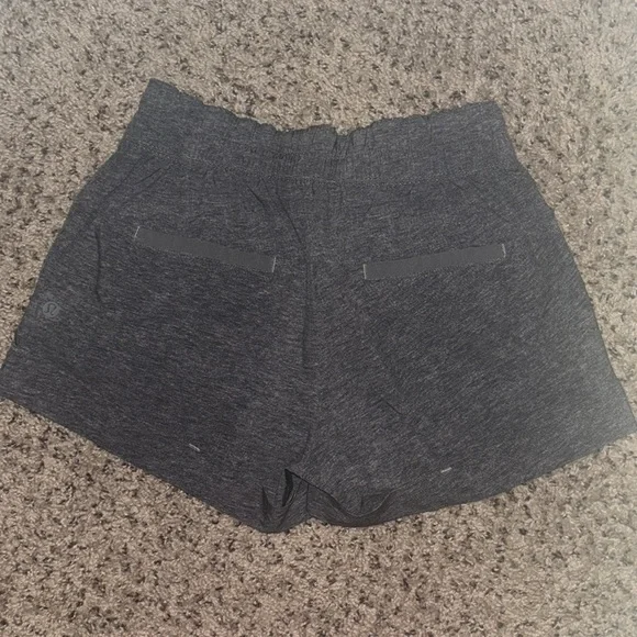 Lululemon Women’s Gray Spring Break Away Short size 4 - Picture 3 of 5